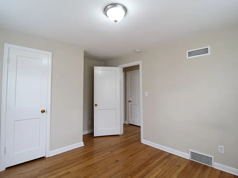 502 E Glendale St — Photo 7