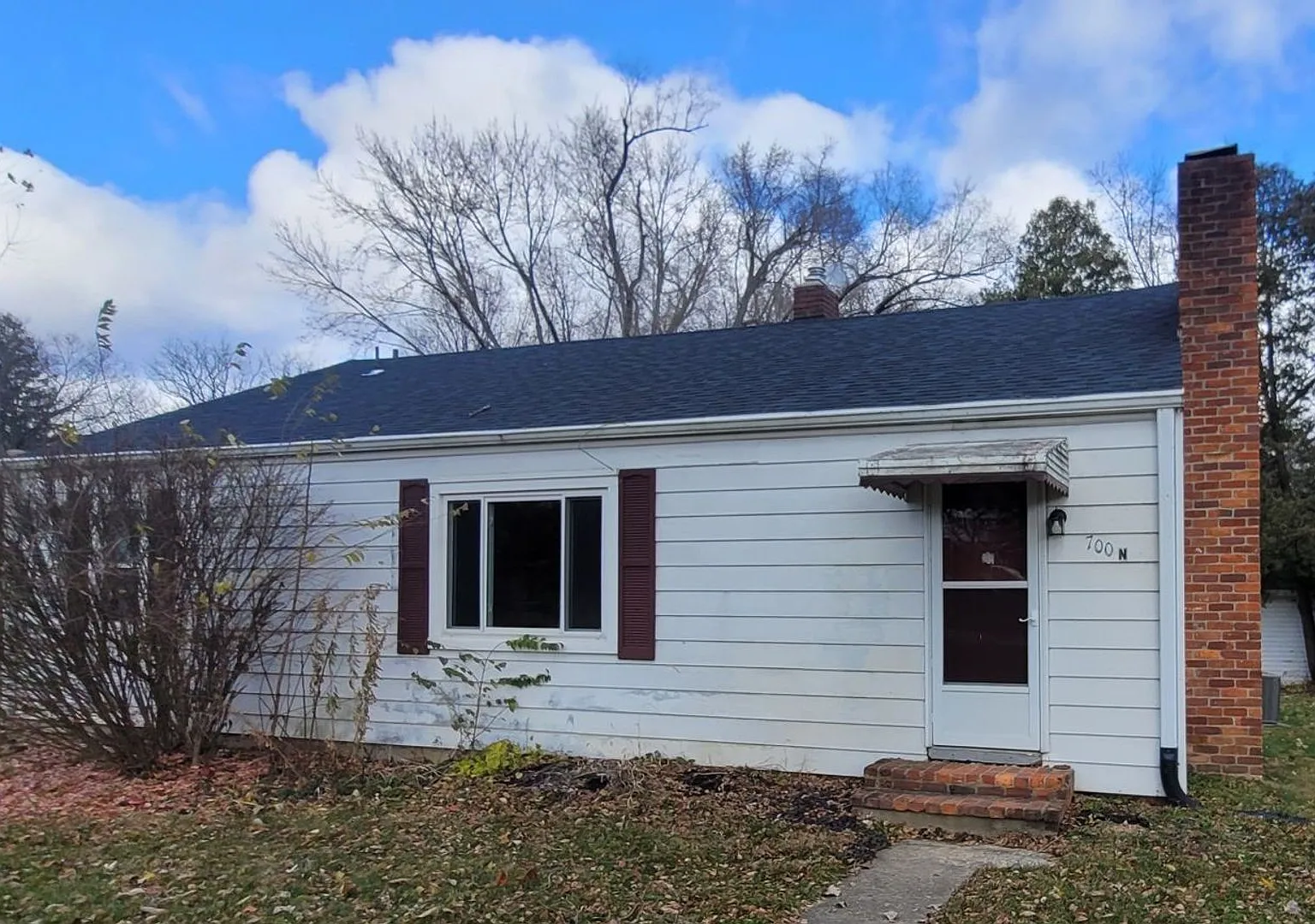 Shaded lot in Yorktown over half an acre and 2 garages. — Photo 1