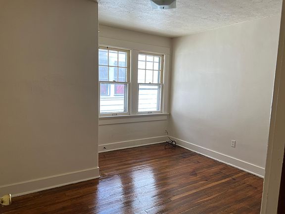 4th image of 302 E Fairview Ave