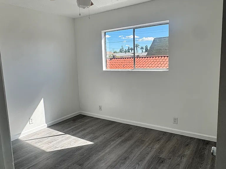 2528 Gleason Ave — Photo 2