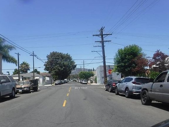 Exterior Neighborhood (street photo)