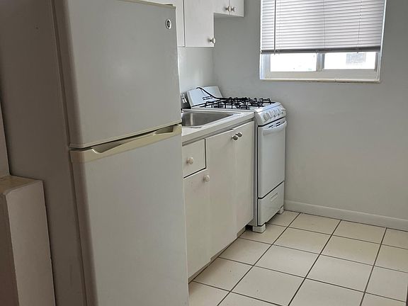 5th image of 965 Biarritz Dr #4