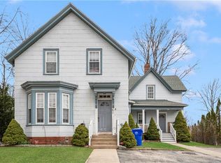 21 Woodside Ave, West Warwick, RI 02893