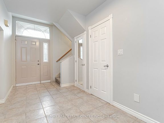 5th image of 267 Aberdeen Ave