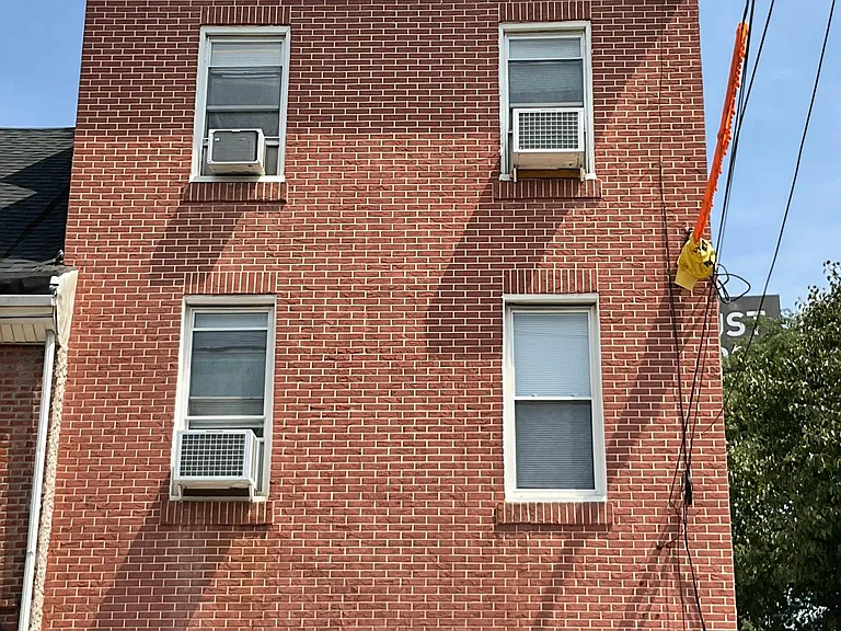 Building has 6 units - all professionals