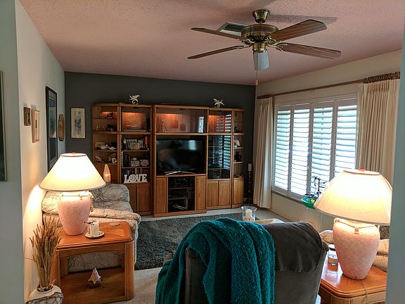 3rd image of 715 SE Fallon Dr