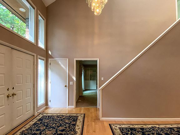 5th image of 158 Equinox Dr