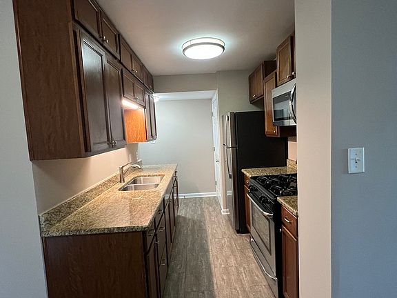 5th image of 460 Mallview Ln