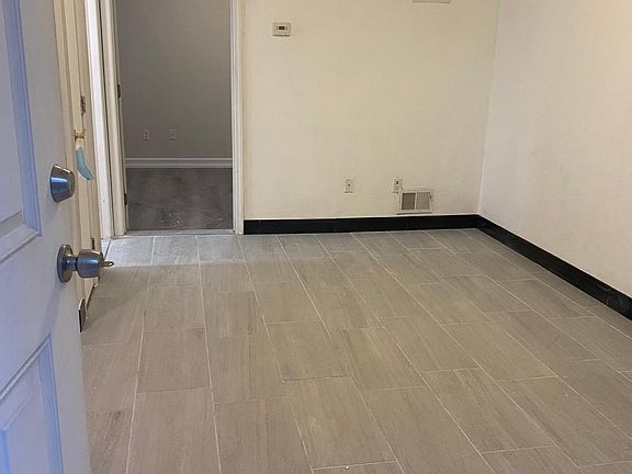 3rd image of 358 Harold St Floor 1