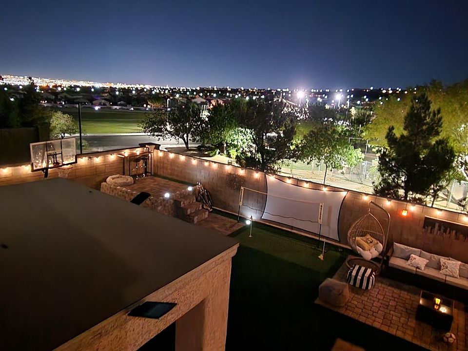 Breathtaking Strip/city view from your bedroom