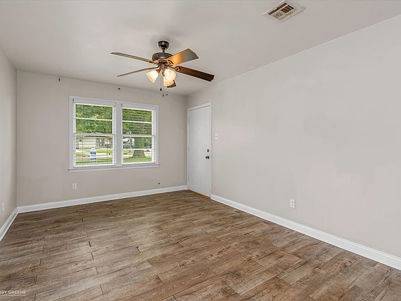 4th image of 4221 Evelyn St