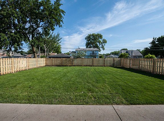 2nd image of 5619 W 81st Pl