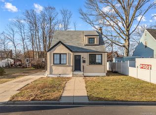 119 E Pennywood Avenue, Roosevelt, NY