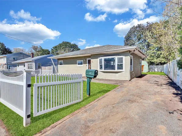 34 Croydon Road, Amityville, NY 11701