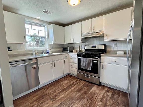 3rd image of 601 W Oak St