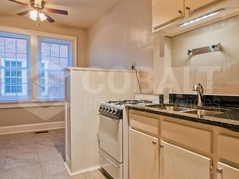 993 N Highland Ave NE #7 — Photo 8