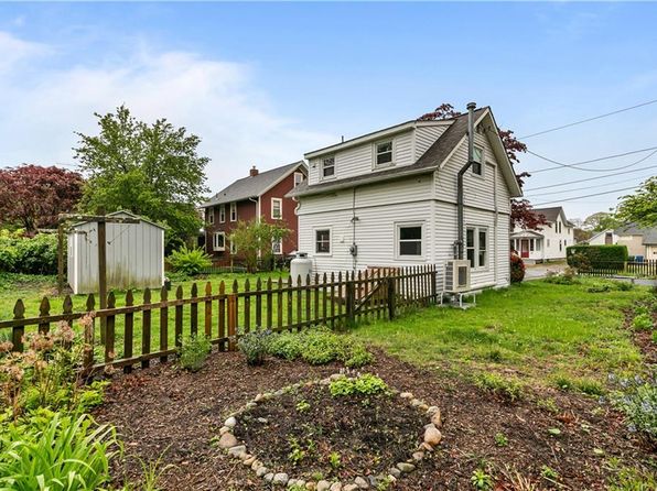 123 Meadow Ave, South Kingstown, RI 02879
