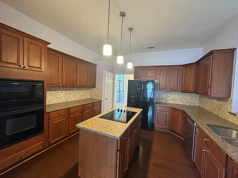 9100 Scotsman Dr — Photo 6