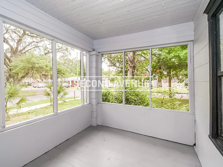 204 W 23rd St — Photo 13