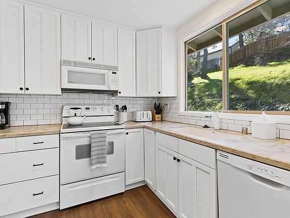 5th image of 3004 Pine Crest Dr