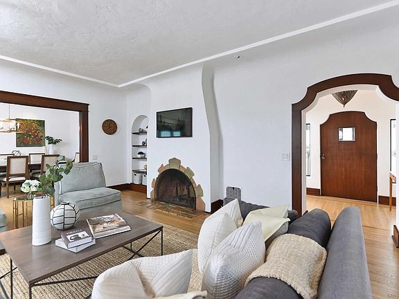 3rd image of 2311 Crescent Dr