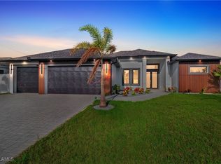 1025 NE 13th Place Cpe, Coral, FL 33909