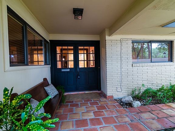 3rd image of 409 Powell Pl