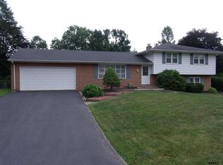 2555 Primrose Ln, York, PA 17404