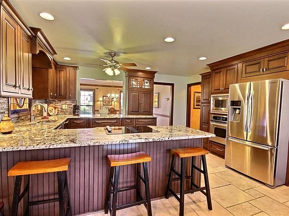 5th image of 2385 Oak Trail Dr