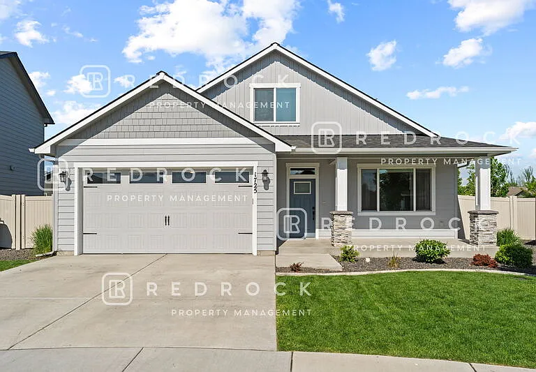 1725 N Meyers Ct — Photo 1