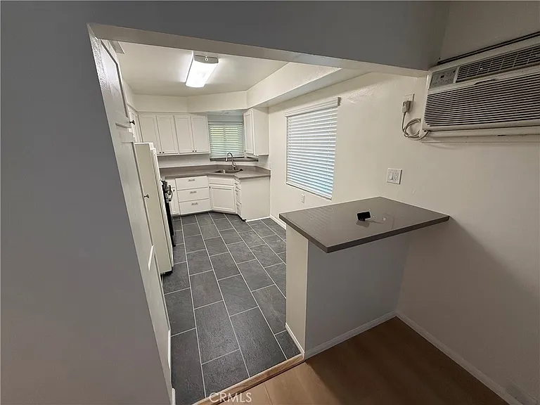 10317 Pinehurst Ave — Photo 12