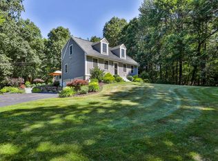 95 Parker Rd, Chester, NH 03036