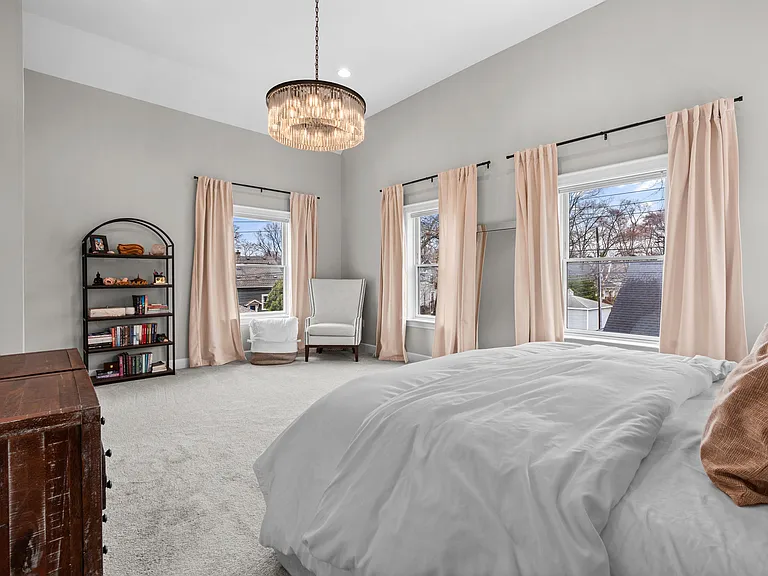 819 Irving Ave — Photo 36