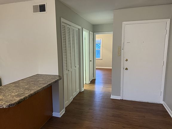 3rd image of 203 1/2 N Poplar St #B