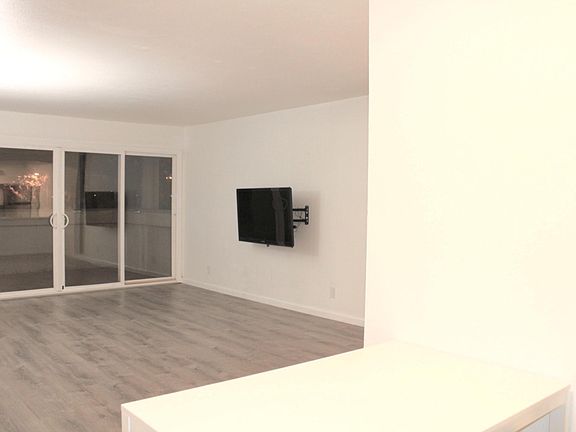 3rd image of 260 Industrial Pkwy APT 5