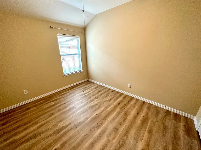 221 Creekwood Dr — Photo 11