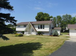 421 E 2nd St, Argyle, MN 56713