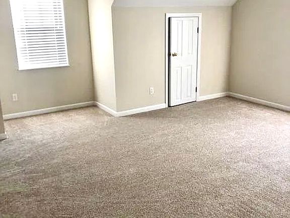 5th image of 743 Fox Landing Ln
