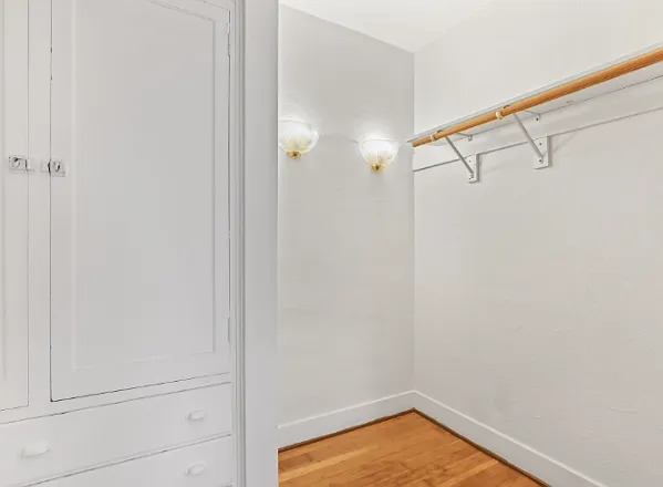 2128 SE Hawthorne Blvd - Caldwell Apartments — Photo 9