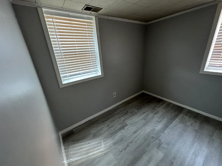 581 Broadview Dr — Photo 2