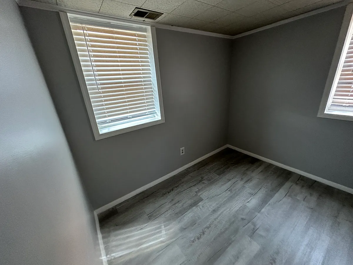Building Photo - 581 Broadview Dr