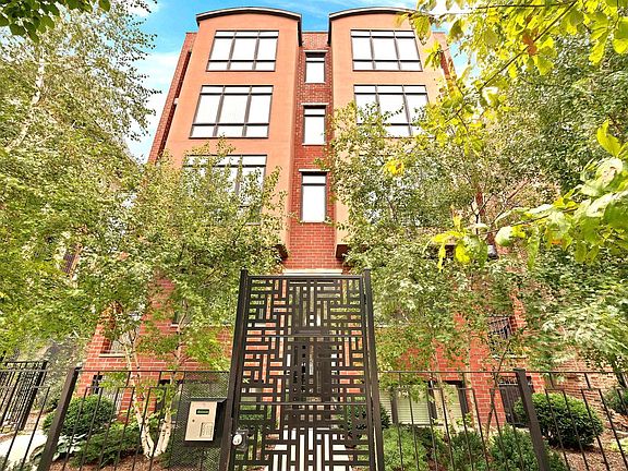 2nd image of 4417-19 S Indiana Ave #3S
