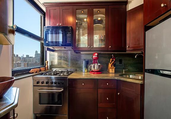 2nd image of 107 W 86th St #14B