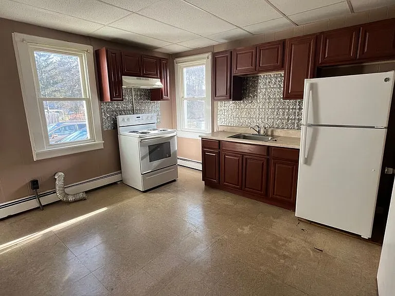 734/736 Gino Merli Drive — Photo 4