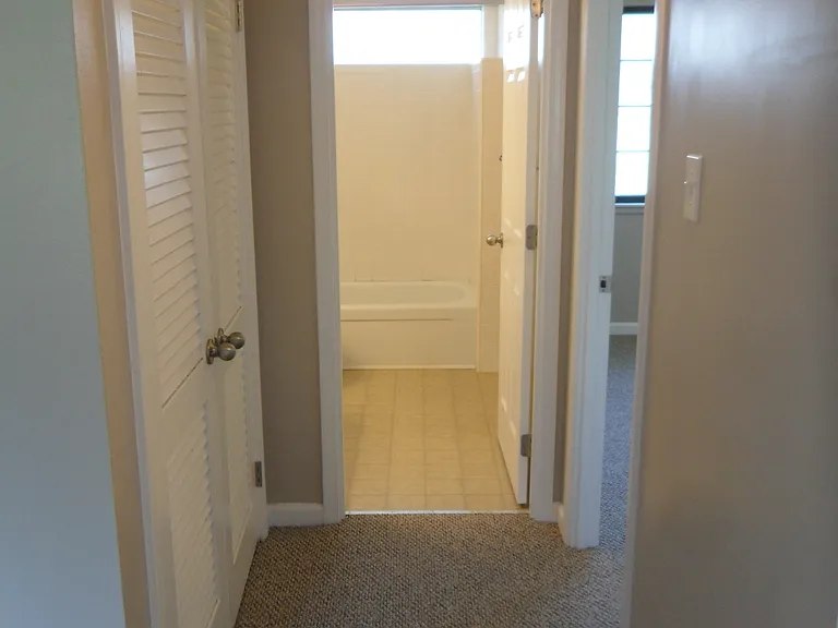 5526 Humbert Rd — Photo 12