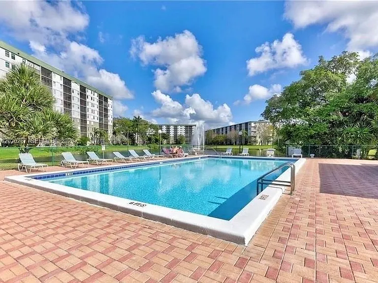2200 S Cypress Bend Dr #204 — Photo 18