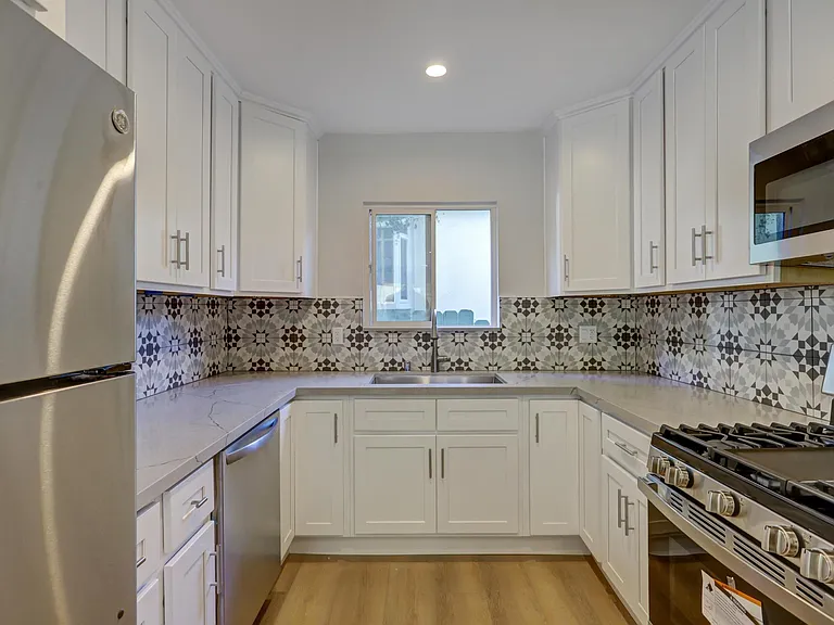 644 Pier Ave #1 — Photo 5
