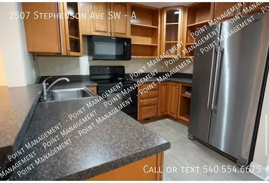 Building Photo - 2507 Stephenson Ave SW #A
