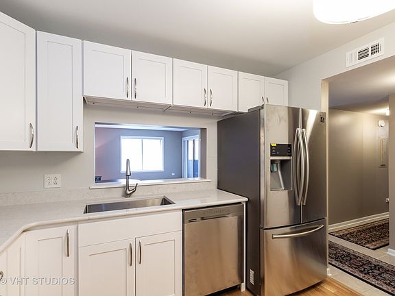 4th image of 1265 N Sterling Ave Unit 213