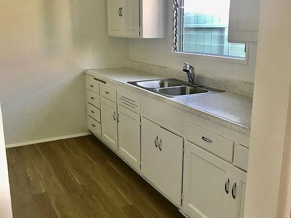 3rd image of 4208 Redondo Beach Blvd APT A